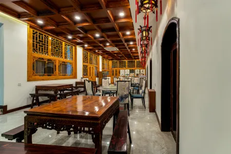 Tianzhuyuan Inn (Pingyao Ancient City Youjian Pingyao Theater Branch) Отели рядом с достопримечательностью «Pingyao Confucian Temple Xuegong Museum»