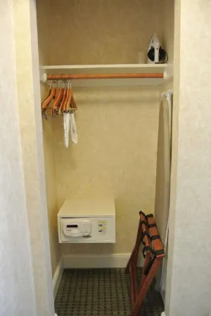 Cow Hollow Inn and Suites Отели рядом с достопримечательностью «Викторианские дома»