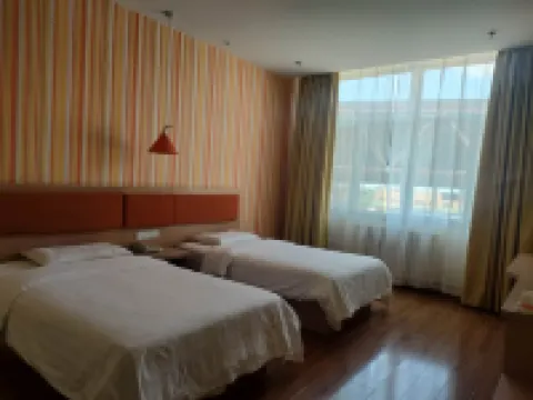 Homeinn Pebble Hotel (Qitai Beimen Commercial Center)