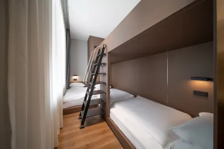 Space Hotel (Kunming Cuihu Hunan Pedestrian Street) Отели рядом с достопримечательностью «Kunming University of Arts and Sciences (Longquan Campus)»