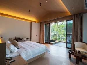 Jianmenguan Xiongguan Yougu Resort Hotel
