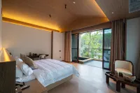 Jianmenguan Xiongguan Yougu Resort Hotel Hotels near Evangelical Church