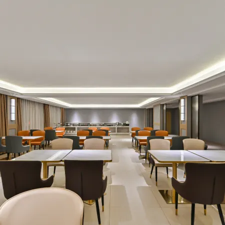 Vienna Classic Hotel (Qujing Luoping Railway Station)