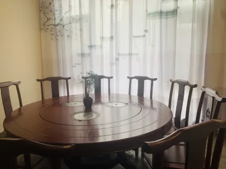 Van Lishe Homestay Отели рядом с достопримечательностью «Interception Memorial Garden»