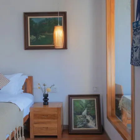 Fengxiang Oil Painting Art Light Luxury Guesthouse