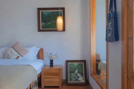 Fengxiang Oil Painting Art Light Luxury Guesthouse