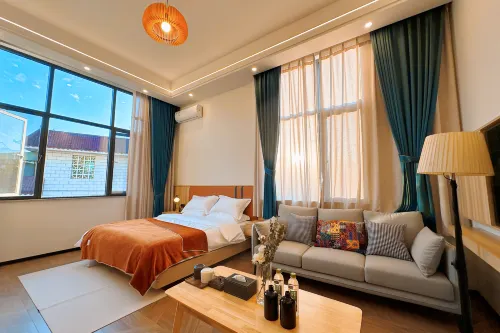 Mangshi Guanta Homestay (Yi Nationality Ancient Town)