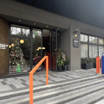 baseLITE HUANGXING Serviced Apartment Отели рядом с достопримечательностью «Янпу»