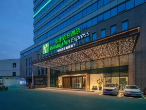 Holiday Inn Express Bazhong Center