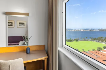 노보텔 퍼스 랭리