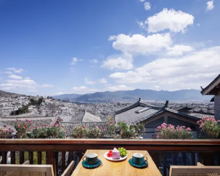 Yueshang Mountain Viewing Courtyard Hotels in Lijiang