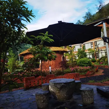 Yuexi Zhuyu Mountain House B&B