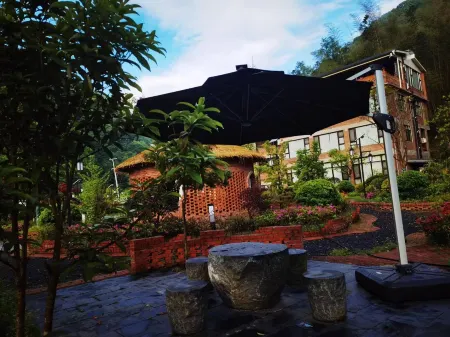 Yuexi Zhuyu Mountain House B&B Отели рядом с достопримечательностью «Rainbow Waterfall Scenic Spot In The Dabie Mountains»