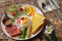 VENTO · Sunlit Golden Peak Lake View Vacation Hotel - 朝食