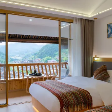 Yixiangju Homestay (Xijiang Qianhu Miao Village Observation Deck Branch)
