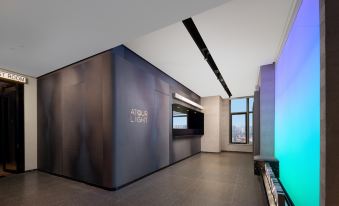 Suzhou Jinji Lake Xinghai Square Metro Station Light Residence Hotel