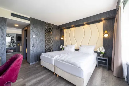 Plaza Hotel Gelsenkirchen Отели рядом с достопримечательностью «Kongressaal Jehovas Zeugen»