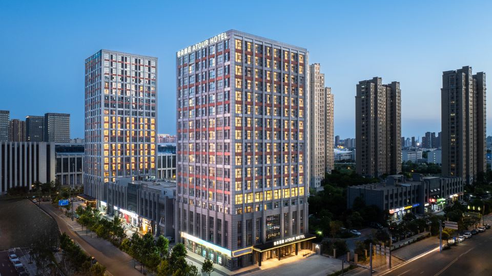 Atour Hotel Lianyungang Huaguoshan Avenue Government Affairs Center