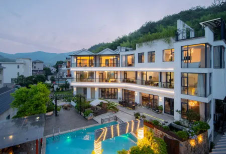 Mochi Moganshan Garden Hot Spring Resort & B&B Отели рядом с достопримечательностью «Yu Village Cultural Market»