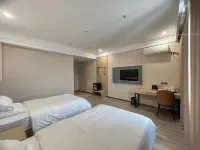 Super 8 Hotel (Farmers' Market)