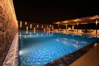 J Hotel - Pools