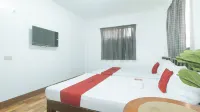 RedDoorz at Joel's Apartelle Hotel a Cardona