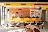 Ryans Lolas Ibiza - breakfast