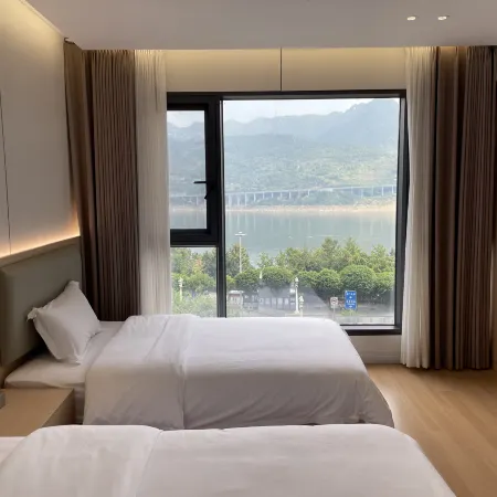 Wushan Pinghu Business Hotel