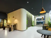 MOTRI LIA Hotel (Nanshan Science Park Coast City Branch) Hotels near Poly Theatre
