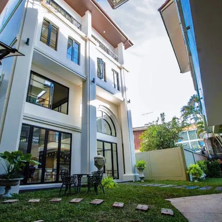 Eurana Boutique Hotel Отели рядом с достопримечательностью «Храм Ват-Чианг-Ман»