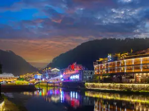 Eternal Love Across Three Lifetime-Art Homestay in Fenghuang Ancient Town