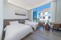 Weizhou Island Blue Bay Peninsula Hotel (Mazu Zumiao Branch)
