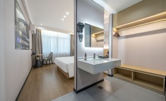 Kelman Hotel Liuzhou (Yao Bu Ancient Town City Center Wanda Plaza Branch)