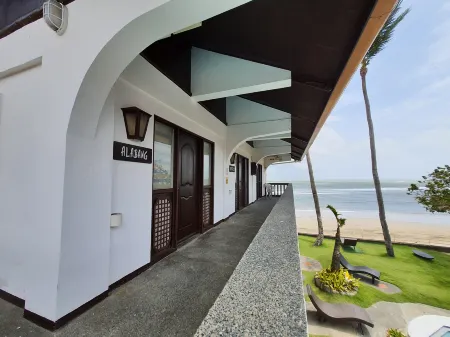 The Coral Beach Club Отели в г. Лиан