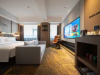 The GiorgioMorandi Hotels (Jinan Quancheng Plaza Commercial Area Daming Lake) Hotels near Black Tiger Spring
