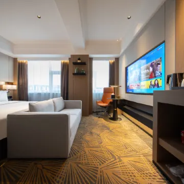 The GiorgioMorandi Hotels (Jinan Quancheng Plaza Commercial Area Daming Lake) Отели рядом с достопримечательностью «Озеро Дамин»