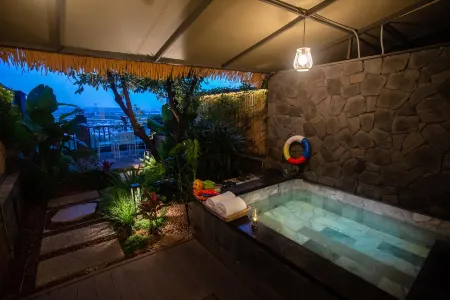 Huaqianzhu Hot Spring Hotel (Kunming Dianchi Xishan Scenic Area) Отели рядом с достопримечательностью «CPC Yunnan Provincial Committee Party School»