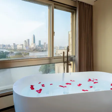EZ Boomtel Yiyi Courtyard Hotel (Ningbo Old Bund Tianyi Square Store)
