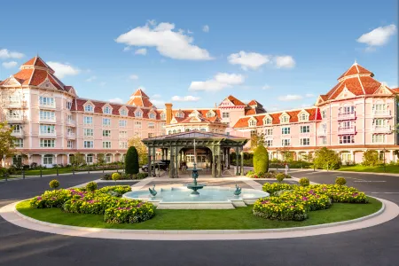 Disneyland Hotel Отели рядом с достопримечательностью «Диснейленд Париж»
