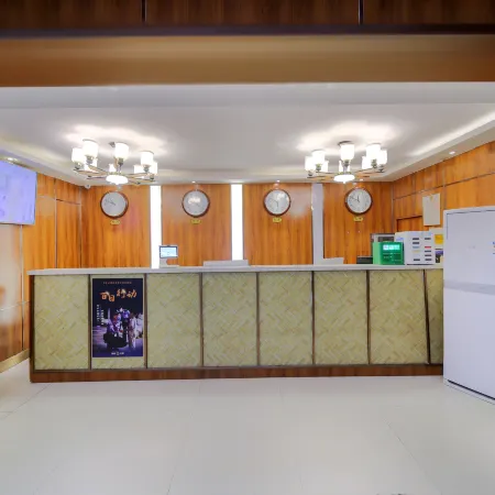 Xinzheng Marriott Business Hotel (Shuanghu Avenue Subway Station) Отели рядом с достопримечательностью «Ван Император Цинь Цинь»