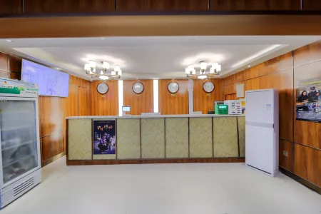 Xinzheng Marriott Business Hotel (Shuanghu Avenue Subway Station) Отели рядом с достопримечательностью «Henan Institute of Engineering (Longhu Campus) - Southern District»