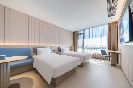 HanTing Hotel (Yidu Wanda Plaza) Отели рядом с достопримечательностью «Sanxia Romance Park»