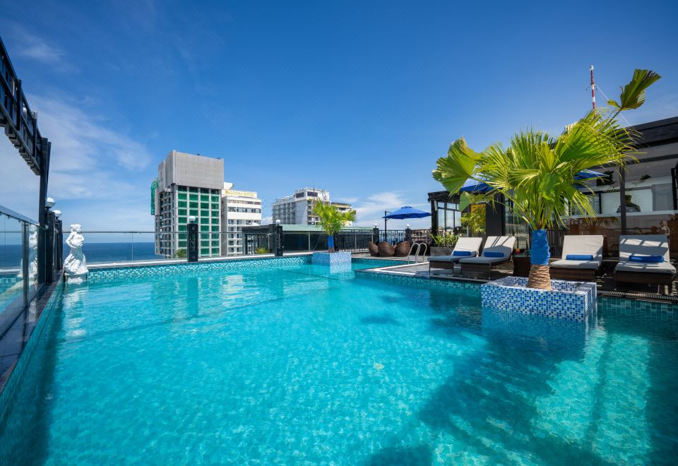 1. 더 세일 호텔,..