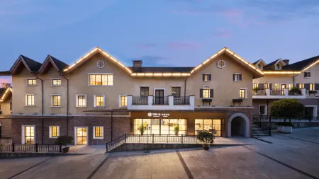 Floral Hotel·Fairy Mountain Night Banquet Hotel (Tourist Reception Center) Отели рядом с достопримечательностью «Three Natural Bridges»