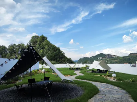 Days Hotel by Wyndham Enshi