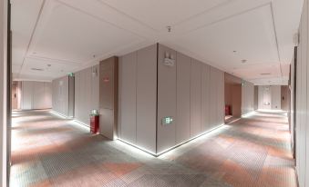 Borrman Hotel (Wuzhou Qiloucheng)