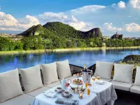 Li River CIAO Hotel( Guilin Elephant Trunk Hill) Hotels near Xiaodongjiang River