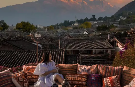 麗江古城聽花堂·望雪山民宿（日照金山店）