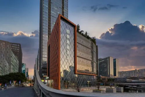 Four Seasons Qingteng Hotel (Ningbo South CBD Romon Universal City)
