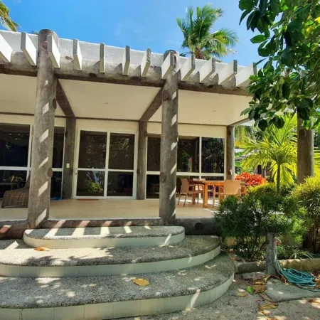 Pili Beach Resort Agmanic